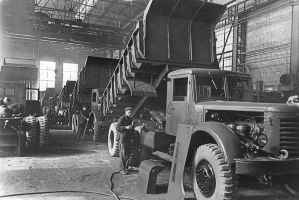 Об истории завода и о двигателях-предшественниках ЯМЗ-238